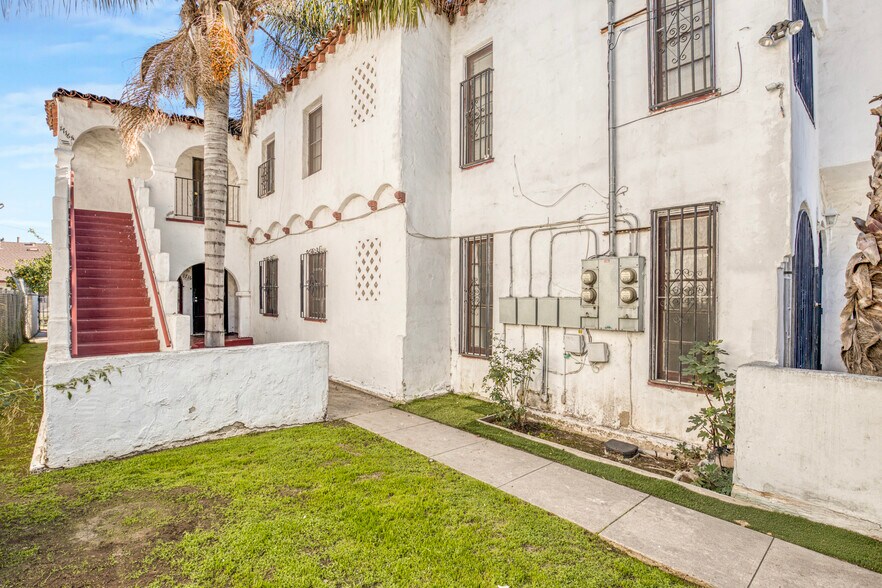 1716 Magnolia Ave, Los Angeles, CA à vendre - Photo de l’immeuble – Image 3 sur 18
