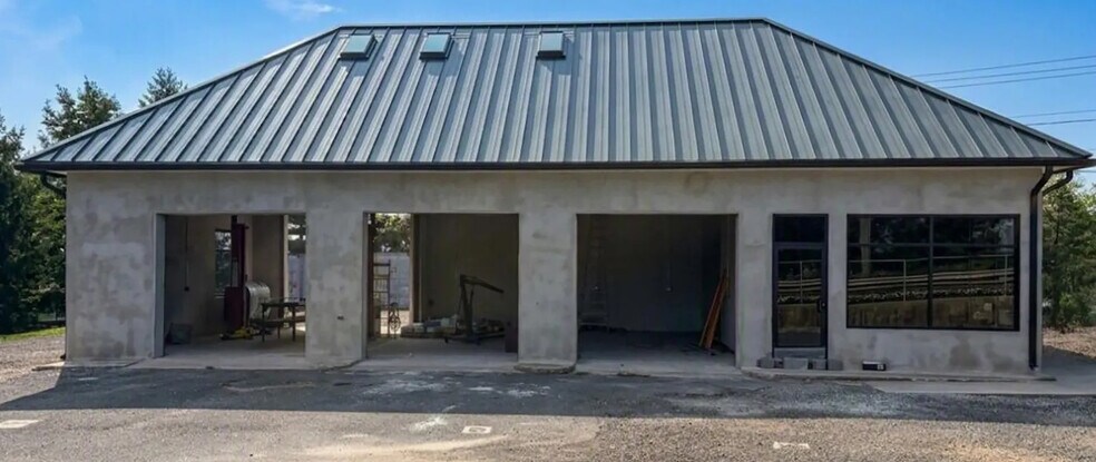 15 Finderne Ave, Bridgewater, NJ à louer - Photo de la construction – Image 1 sur 2