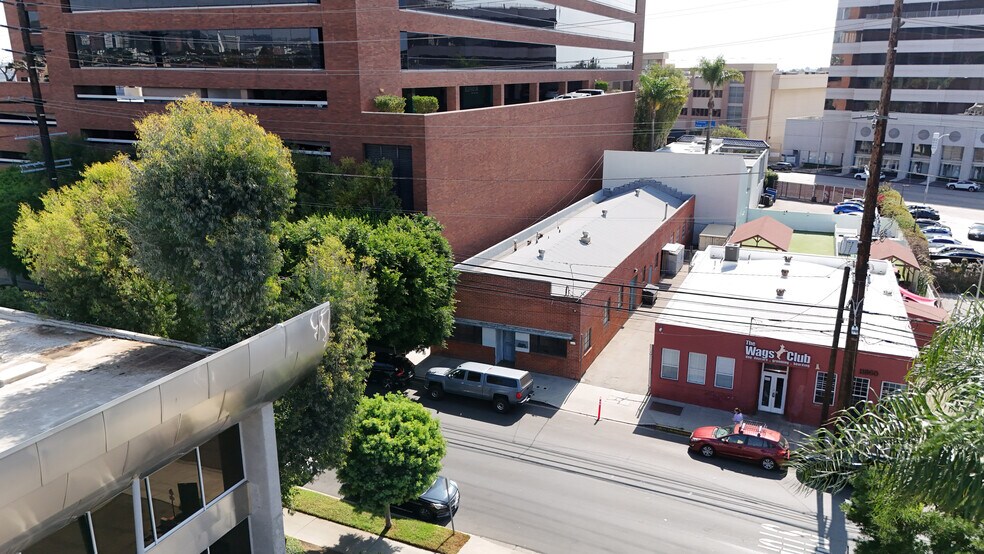 11856 Mississippi Ave, Los Angeles, CA à vendre - Photo de l’immeuble – Image 2 sur 25