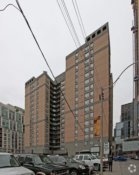 140 Simcoe St, Toronto, ON à louer - Photo de l’immeuble – Image 2 sur 5