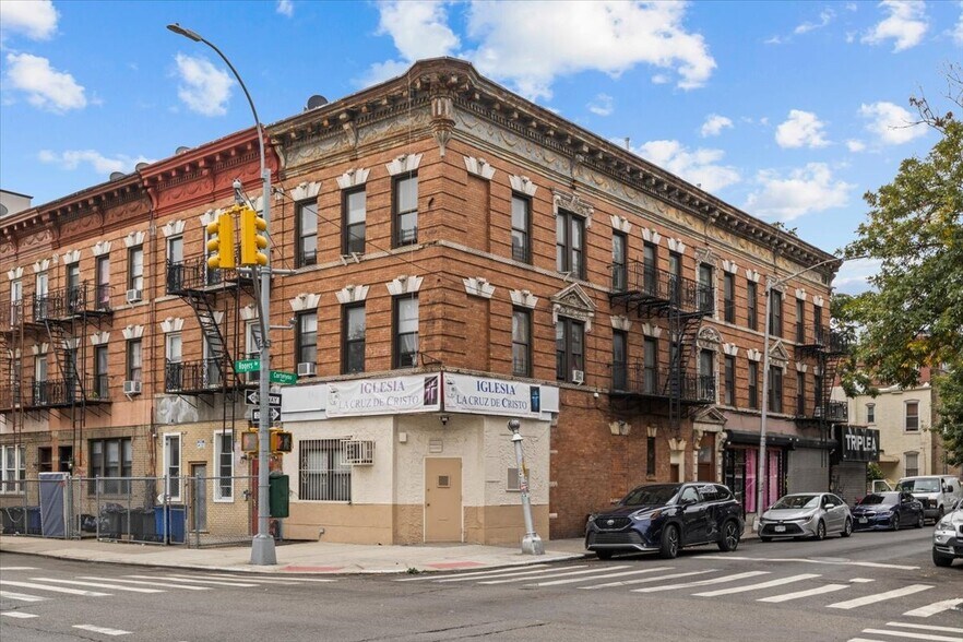 1056 Rogers Ave, Brooklyn, NY à vendre - Photo de l’immeuble – Image 2 sur 5