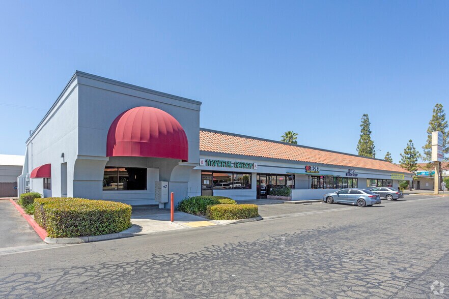 6650 N Blackstone Ave, Fresno, CA à louer - Photo de l’immeuble – Image 2 sur 3