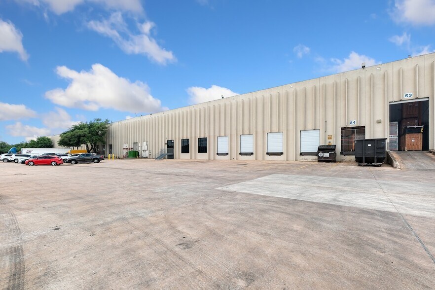 12317 Technology Blvd, Austin, TX à louer - Photo de l’immeuble – Image 2 sur 13