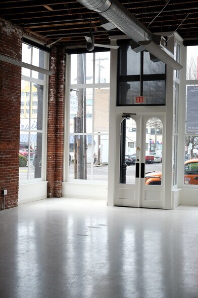 330-338 SE Martin Luther King Jr Blvd, Portland, OR à louer - Photo de l’immeuble – Image 3 sur 8