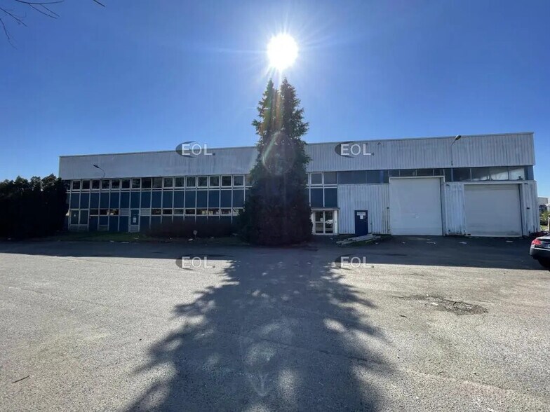 Local d’activités dans SAINT-OUEN-L'AUMONE à louer - Photo de l’immeuble – Image 2 sur 3