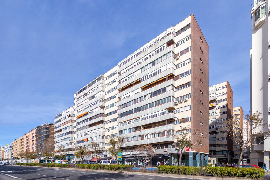 Immeuble residentiel dans Madrid, Madrid à vendre - Photo de la construction – Image 1 sur 2
