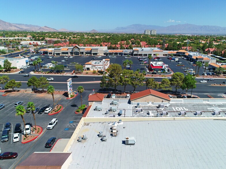 9002 W Sahara Ave, Las Vegas, NV à louer - Photo de l’immeuble – Image 3 sur 10