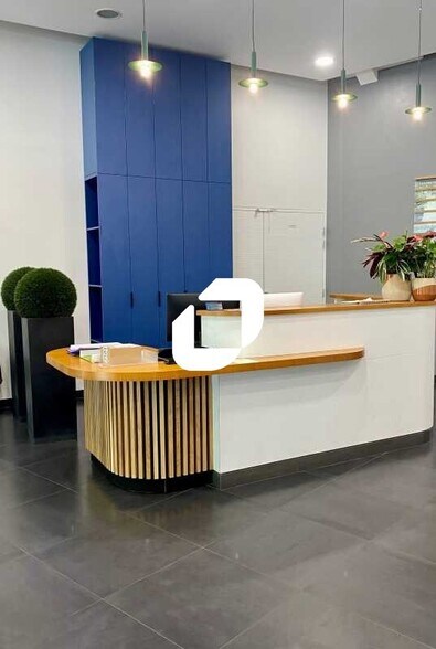 Bureau dans Rueil-Malmaison à louer - Hall d’entrée – Image 2 sur 18