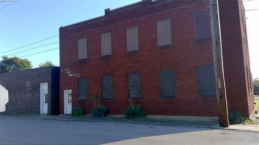204 McCreary St, Fort Branch, IN à vendre - Photo de l’immeuble – Image 3 sur 12