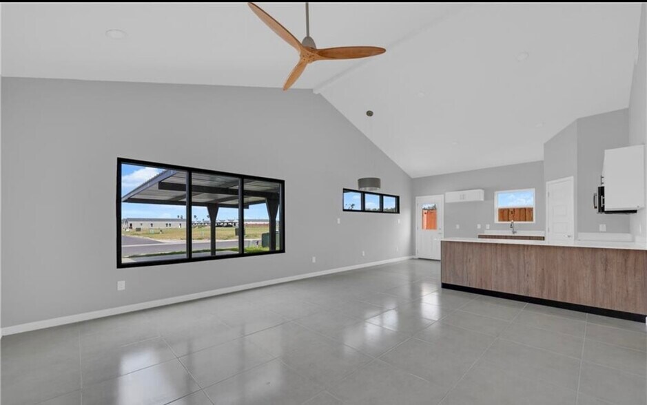 412 Sparrow Rd, Weslaco, TX à vendre - Photo de l’immeuble – Image 2 sur 3