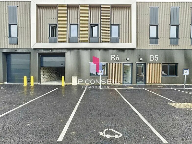 Local d’activités dans Les Mureaux à louer - Photo de l’immeuble – Image 1 sur 6