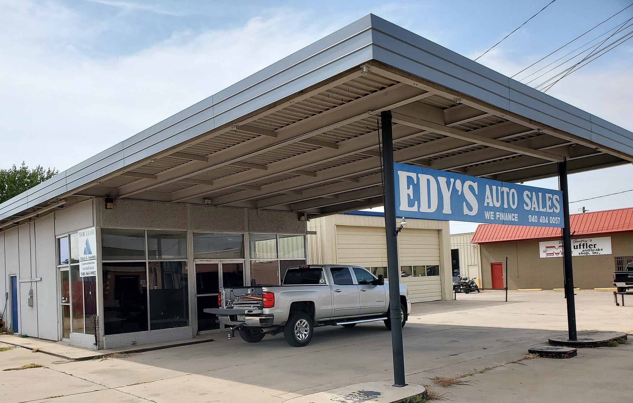 720 S Locust St, Denton, TX à vendre Photo de l’immeuble– Image 1 sur 10