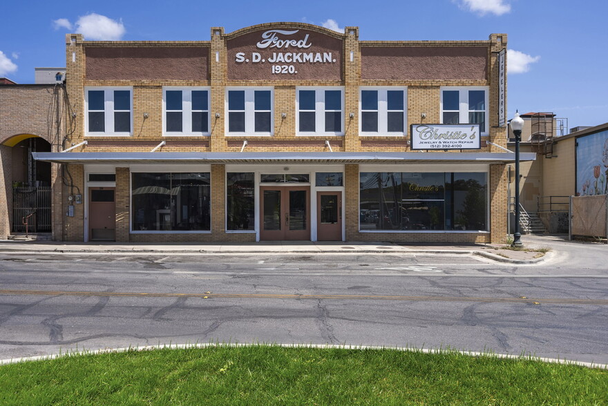 211-215 E Hutchison St, San Marcos, TX à louer - Photo de l’immeuble – Image 3 sur 16