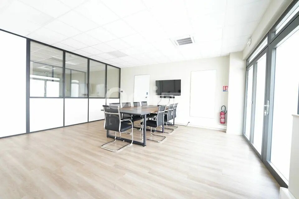 Bureau dans Villeurbanne à louer Photo de l’immeuble– Image 1 sur 12