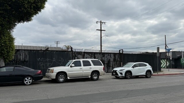 6348 Wilmington Ave, Los Angeles, CA à louer - Photo de l’immeuble – Image 3 sur 4