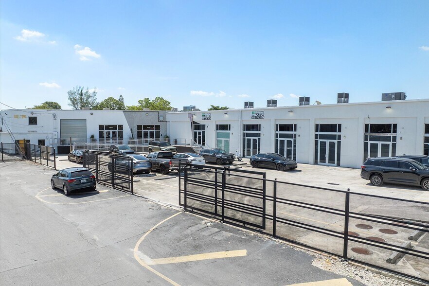 350 NE 75th St, Miami, FL à louer - Photo de l’immeuble – Image 3 sur 7
