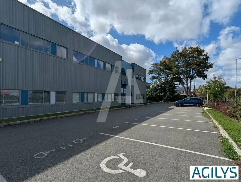 14 Avenue De La Baltique, Villebon-sur-Yvette à louer - Photo de l’immeuble – Image 3 sur 5