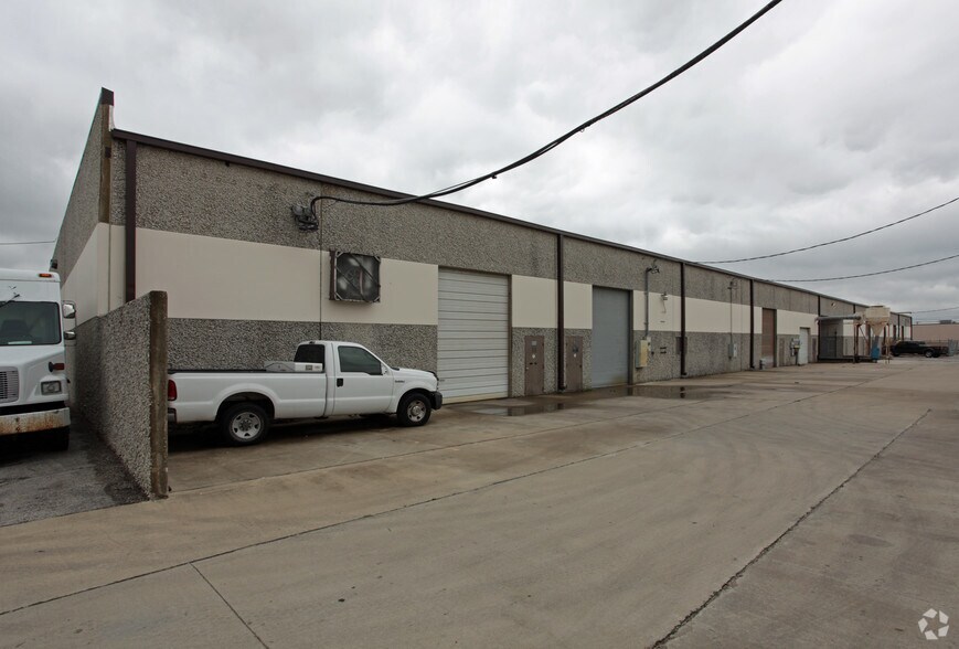 2435 Squire Pl, Farmers Branch, TX à louer - Photo de l’immeuble – Image 3 sur 8