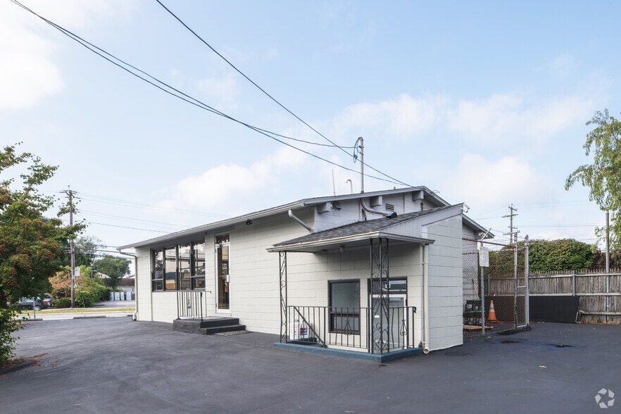 982 Willett Ave, Riverside, RI à vendre - Photo de l’immeuble – Image 3 sur 6