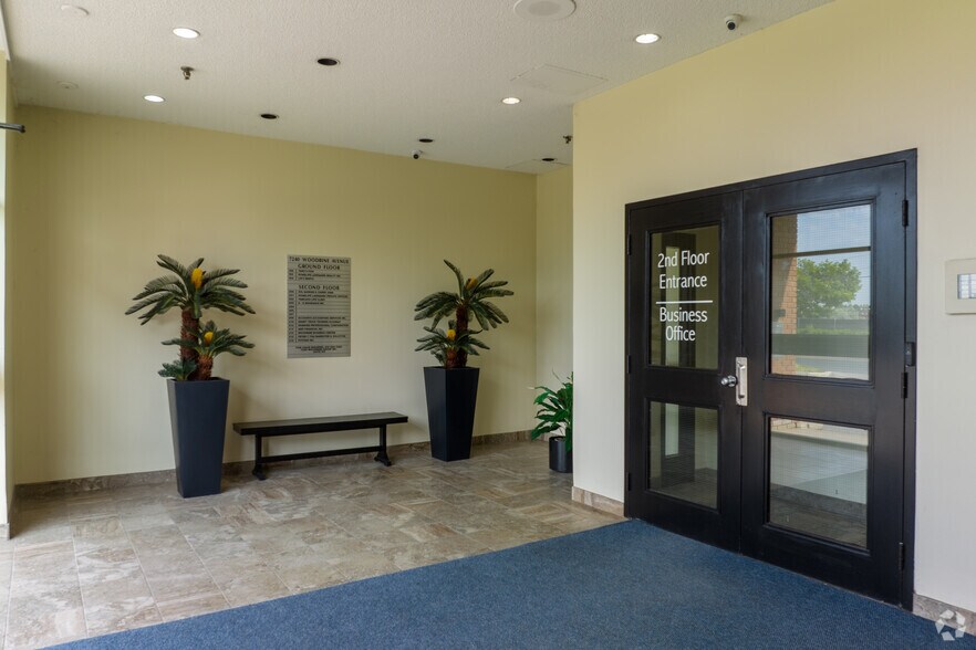 7240 Woodbine Ave, Markham, ON à louer - Hall d’entrée – Image 3 sur 4