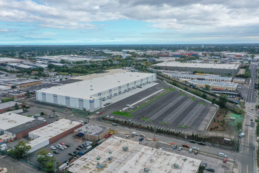 125 New South Rd, Hicksville, NY à louer - Photo de l’immeuble – Image 3 sur 4