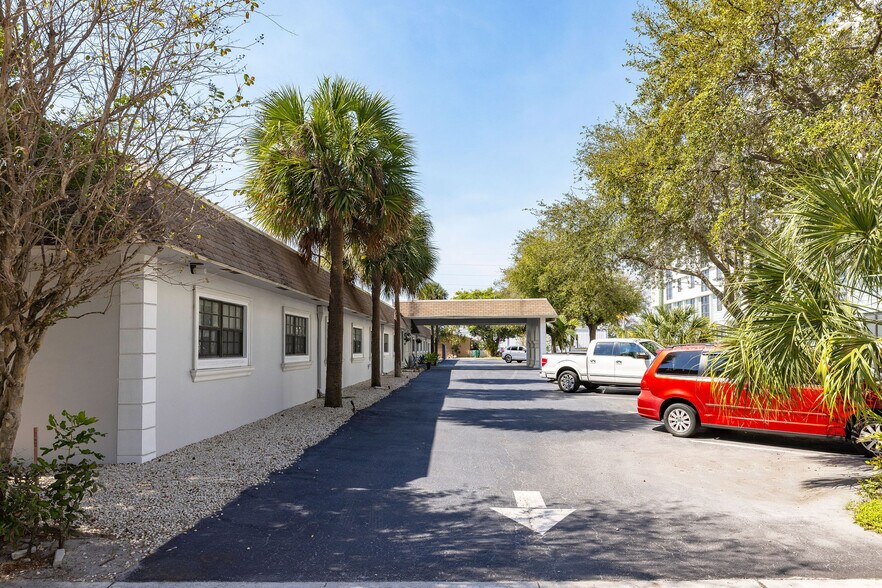 151 SW 1st St, Dania Beach, FL à louer - Photo de l’immeuble – Image 3 sur 48