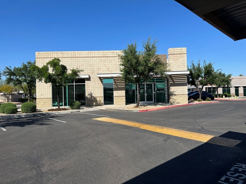 13945 W Grand Ave, Surprise, AZ à louer - Photo de l’immeuble – Image 2 sur 8