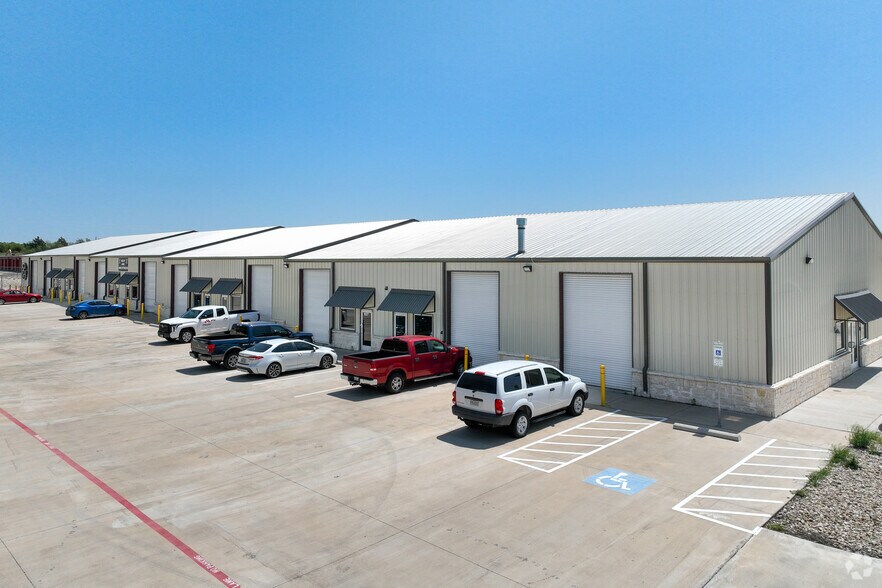 1704 W FM 875, Midlothian, TX à louer - Photo de l’immeuble – Image 3 sur 5