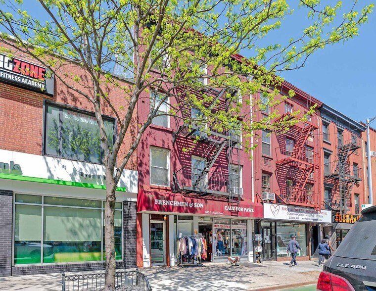 333 First Ave, New York, NY à louer - Photo de l’immeuble – Image 2 sur 7