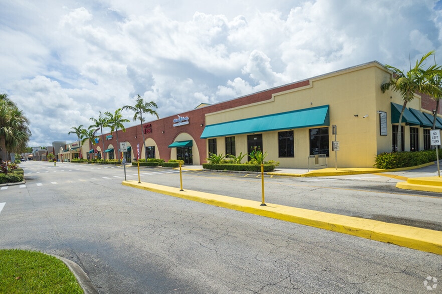 3208-3598 SE Federal Hwy, Stuart, FL à louer - Photo principale – Image 1 sur 4
