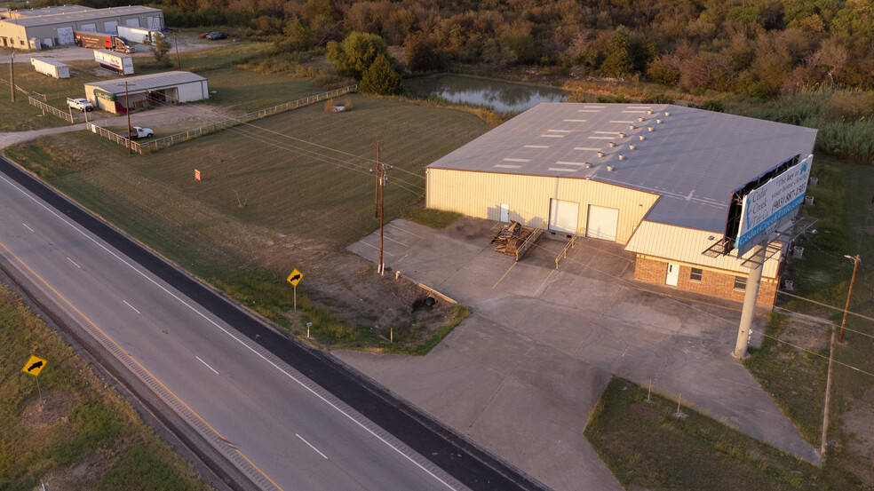 3533 E Highway 175, Kaufman, TX à louer - Photo de l’immeuble – Image 1 sur 15