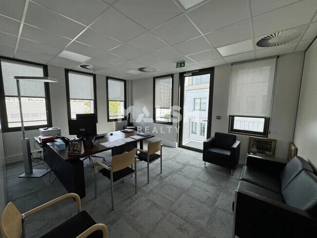 Plus de détails pour Bureau à louer