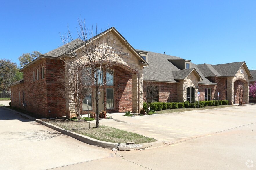 1712 S Post Rd, Midwest City, OK à louer - Photo de l’immeuble – Image 2 sur 17