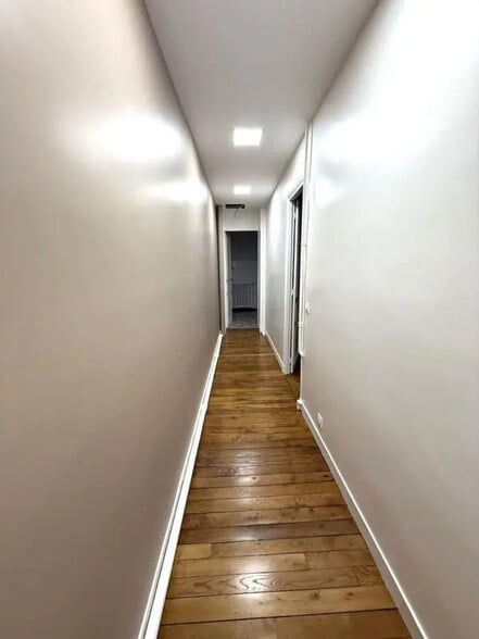 Local d'activités dans Paris à vendre - Photo de l’immeuble – Image 2 sur 11