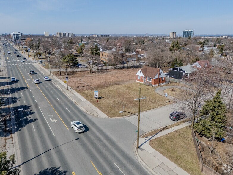 205 Hwy 8, Hamilton, ON à vendre - Aérien – Image 1 sur 2