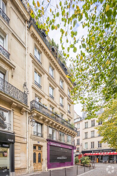 11 Rue Saint-Martin, Paris à louer - Photo de l’immeuble – Image 2 sur 4