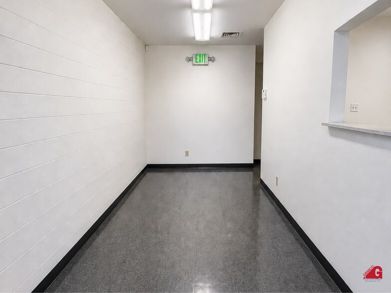 21710-21730 Lassen St, Chatsworth, CA à louer - Photo intérieure – Image 3 sur 10