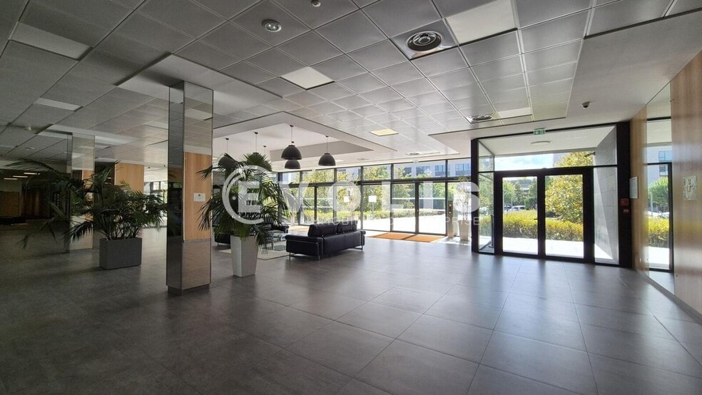 Bureau dans Jossigny à louer - Hall d’entrée – Image 2 sur 13