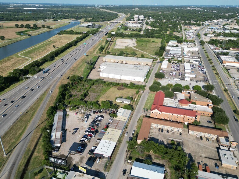 1817 Bomar Ave, Fort Worth, TX à vendre - Photo de l’immeuble – Image 3 sur 5