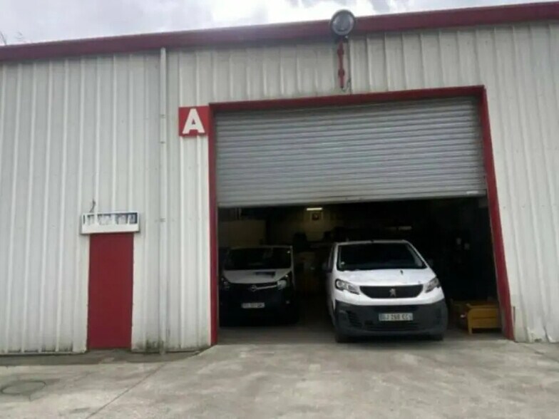 Local d’activités dans GONFREVILLE-L'ORCHER à louer - Photo de l’immeuble – Image 3 sur 4