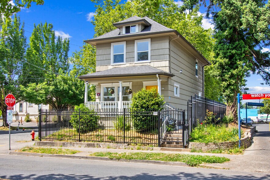 603 NE Halsey St, Portland, OR à vendre - Photo de l’immeuble – Image 3 sur 46