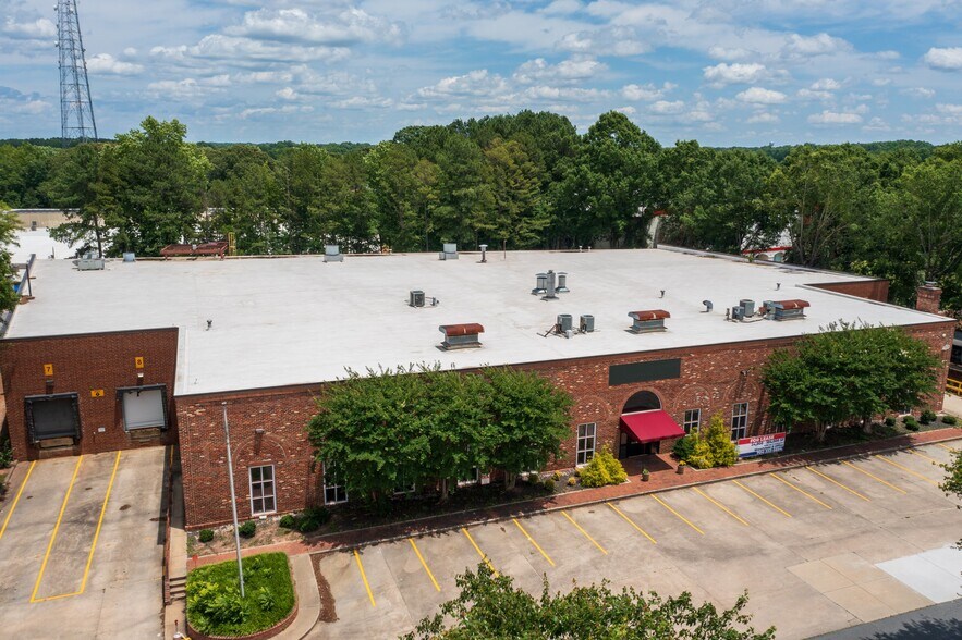 11135 Monroe Rd, Matthews, NC à louer - Photo de l’immeuble – Image 2 sur 13
