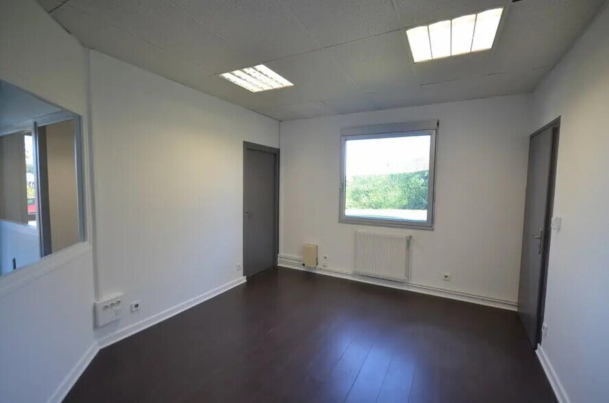 Bureau dans Rillieux-la-Pape à louer - Photo de l’immeuble – Image 2 sur 4