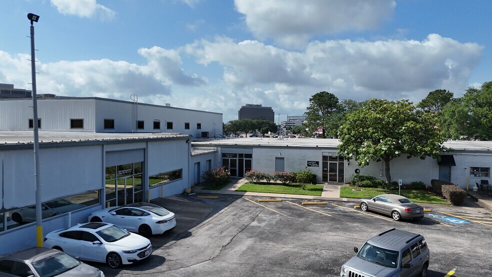 104 Industrial Blvd, Sugar Land, TX à louer - Photo de l’immeuble – Image 2 sur 3