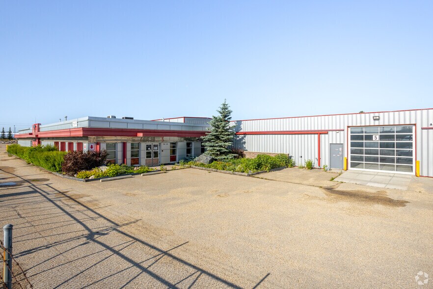 7720 17 St NW, Edmonton, AB à louer - Photo de l’immeuble – Image 2 sur 4