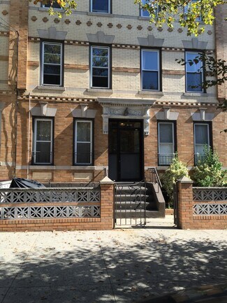 Plus de détails pour 4605 30th Ave, Astoria, NY - Logement à vendre