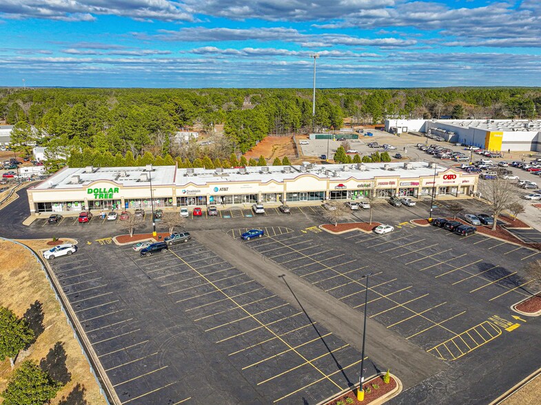 670 Lillington Hwy, Spring Lake, NC à louer - Photo de l’immeuble – Image 3 sur 14