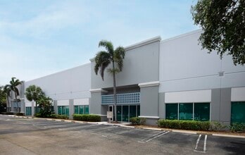 1300-1380 Park Central Blvd S, Pompano Beach, FL à louer Photo intérieure– Image 2 sur 6