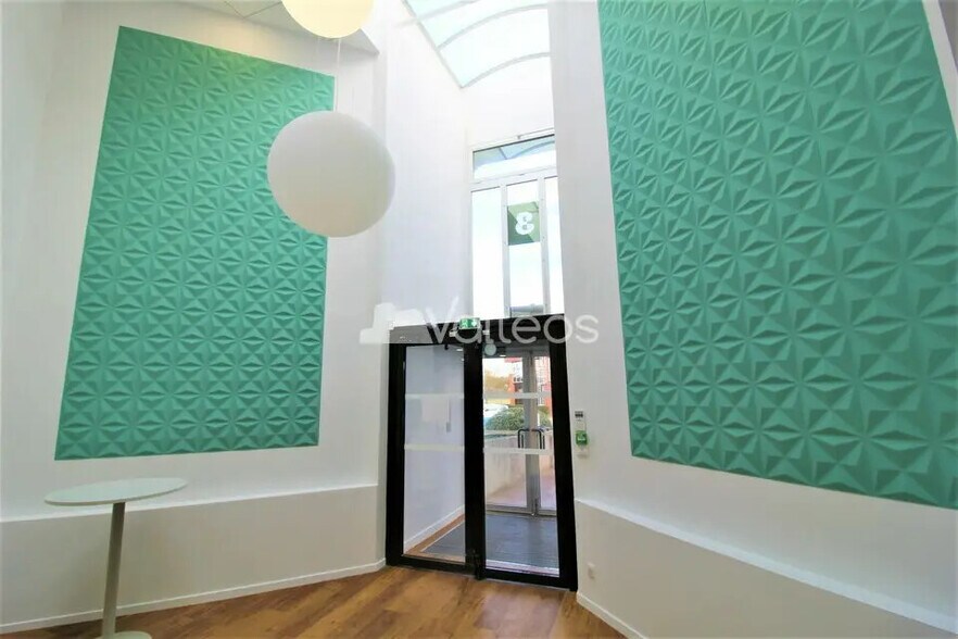 240 Rue Jean Bart, Labège à louer - Photo de l’immeuble – Image 2 sur 8