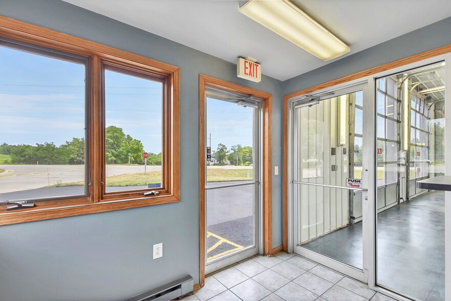 615 County Road R, Denmark, WI à vendre - Photo de l’immeuble – Image 2 sur 33